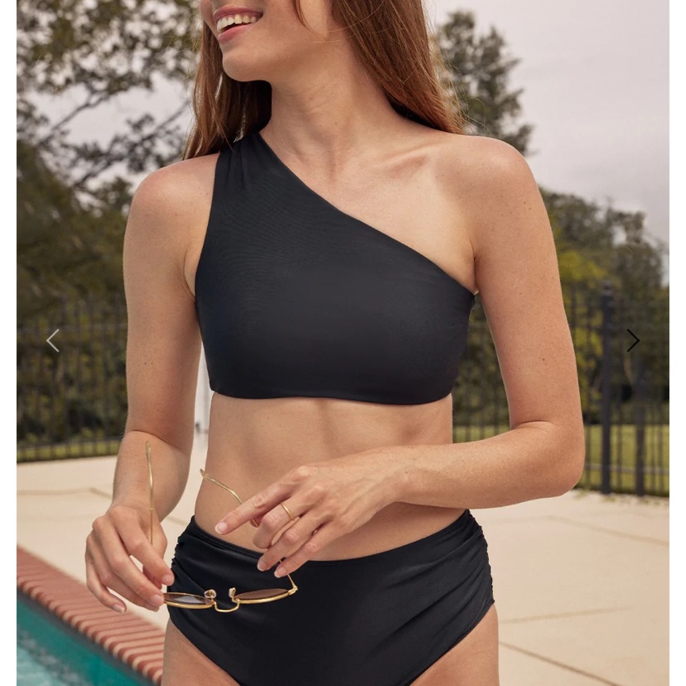 ON SALE | NWT Summersalt Women’s Ruched Sidestroke Bikini Top in Sea Urchin